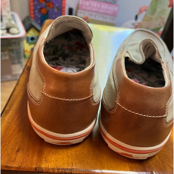 Tommy Bahama Men’s Calderon Venetian Slip-on Loafer - Picture 6 of 7